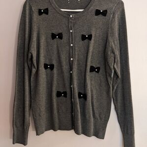 𝅺BOWS and Pearls Cardigan Gray Medium